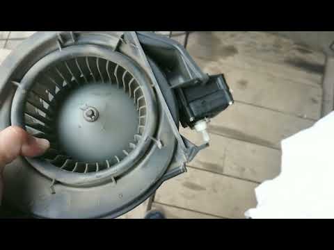 Видео: ауди а6 с6 ремонт моторчика печки , чистка.