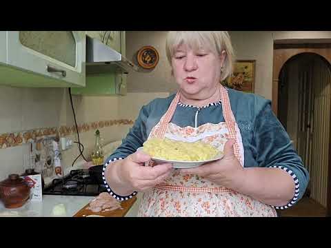 Видео: Вареники с картошкой. Поджарка из куриного филе.