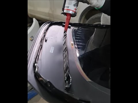 Видео: Вклейка старого стекла в крышку багажника на Porsche Cayenne.