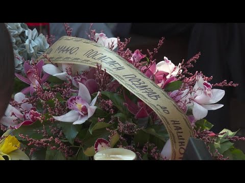 Видео: Во Скопје погребани пејачот на ДНК Андреј Ѓорѓиевски и вокалистката Сара Пројковска