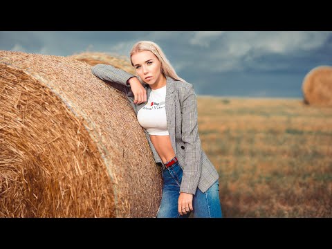 Видео: Бэкстейдж фотосессии в сене. Short video clip in the wheat field.