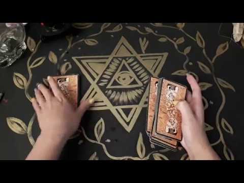 Видео: Гадание на Таро. ЖИВ ИЛИ МЕРТВ ЧЕЛОВЕК?
