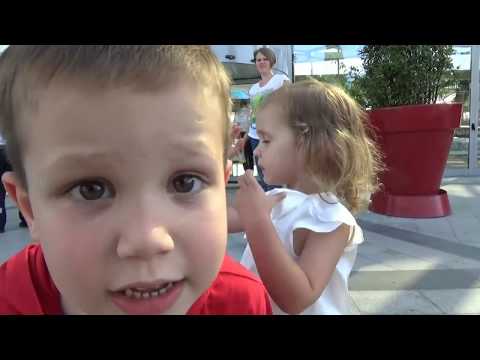 Видео: Катя в снегу и в океанариуме