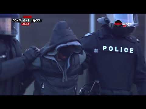 Видео: Меле между феновете на Локо Пд и ЦСКА спря срещата в Пловдив!