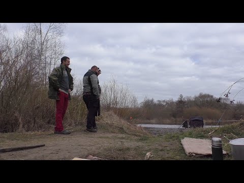 Видео: РЫБАЛКА НА ФИДЕР НА РЕКЕ БЕРЕЗИНА 2025 / Отдых на природе с шашлыком .