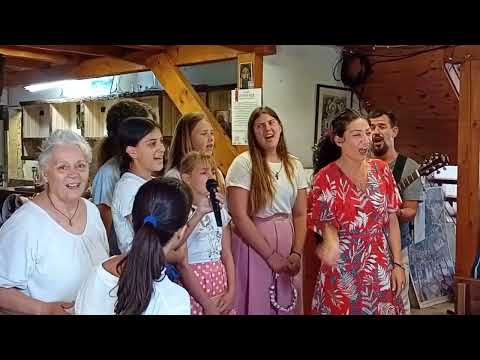 Видео: Хор "Дјеца неба", Павлина Радовановић и Драгана Мирковић - Расти, расти мој зелени боре