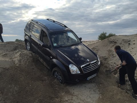 Видео: Ssang Yong Rexton VS Suzuki Grand Vitara (домашние покатушки )