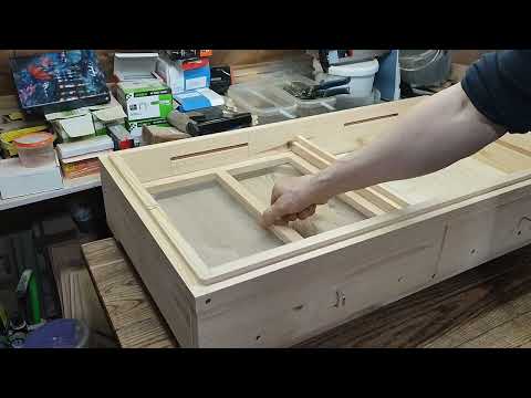 Видео: Дно высокое, сетчатое, для 24х рамочных ульев ,с выдвижными щитами толщиной 30мм, выдвижная сетка.