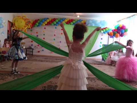 Видео: танец с тканью на выпускном
