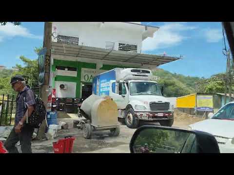 Видео: Коста Рика,тур из хорошего района в не очень хороший)) Городок Playas del Coco,еду по работе