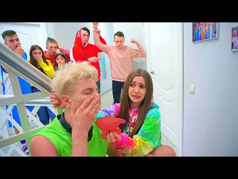 Видео: Дима против Кшколски обрачуношаркаша! | Дечаци се боре за Дианину љубав | Теенаге Сховдовнс!