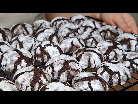 Видео: Шоколадне печиво із тріщинками – ніжне всередині, хрустке зовні!