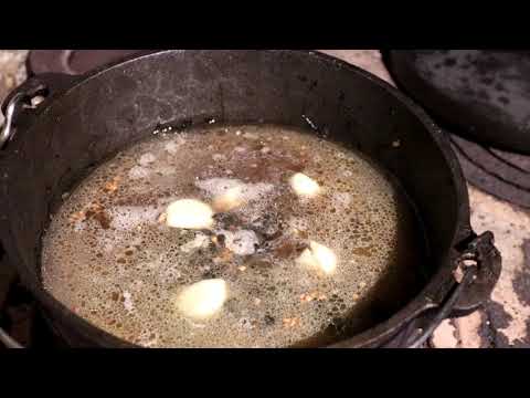 Видео: КУХНЯ ОТШЕЛЬНИКА!!! ГРЕЧКА С ГРИБАМИ НА КУРИНОМ БУЛЬОНЕ.