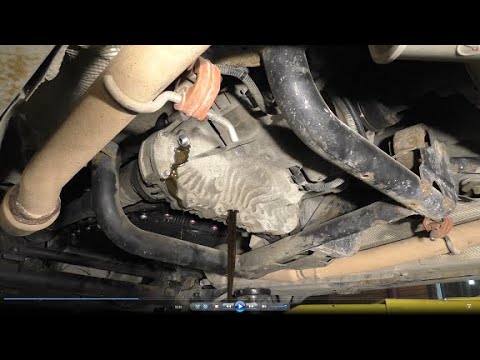 Видео: Замена масла в раздатке на Range Rover 4,2 Ленд Ровер 2006