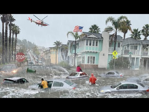 Видео: Флорида ушла под воду! Город смыло после сильного наводнения в Юстисе и на горе Дора