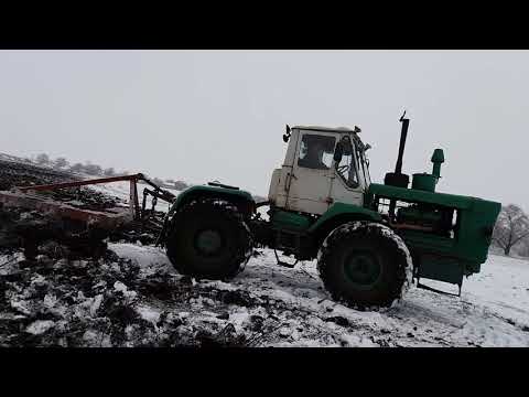 Видео: Вспашка поля после подсолнуха, по снегу, в феврале 2018 года трактором Т-150к