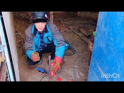 Видео: учу приваривать ровно столбы