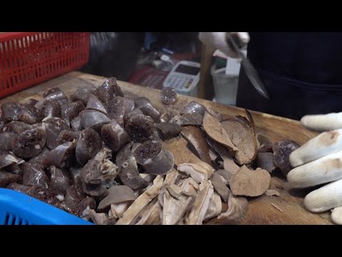 Видео: Остров Джежу Большой свинья голова / Различные Сундае в Корее / Рисовая супа / Корейская уличная еда