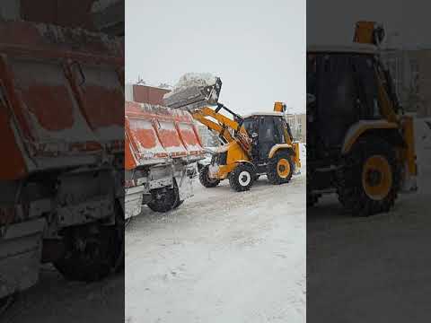Видео: Камаз 65116 (самосвал) Погрузка. Вывоз снега