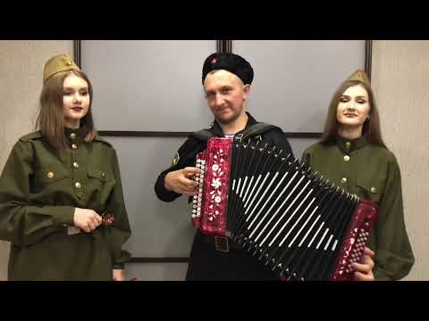 Видео: Проезжала конница!