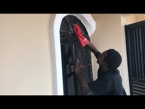 Видео: Цены на услуги по уборке бытовых и промышленных помещений, а также генеральная уборка в Бенин-Сит...