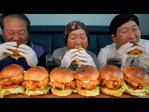 Видео: 🍔Домашний большой куриный бургер!! - Шоу еды Мукбанг.