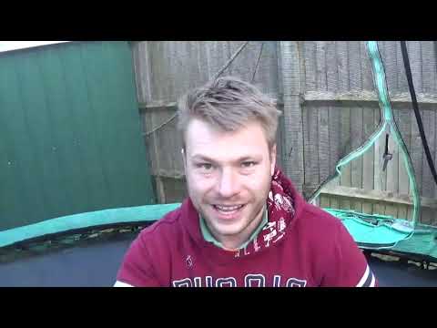 Видео: как отремонтировать детский батут, зашиваем прожженный батут, нитки, иголка и клей надежно и быстро