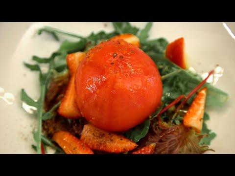 Видео: Летний легкий салат из помидора и нежного сливочного сыра.