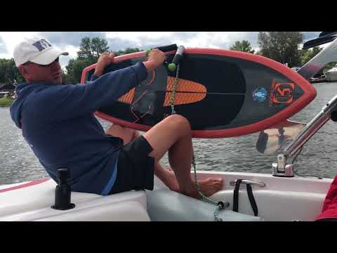 Видео: Как встать на вейксер #wakesurf