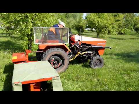 Видео: Косилка роторная Уралец - обзор и кошение травы в сквере на минитракторе Уралец