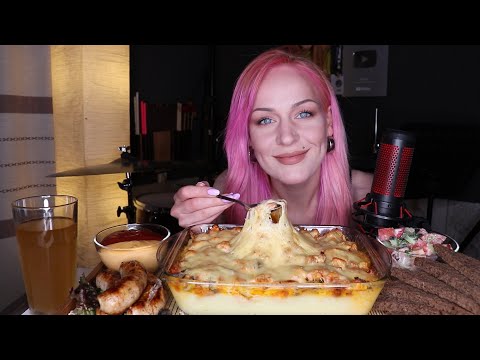 Видео: MUKBANG | Запеченное пюре с курицей, грибами, под сыром | potatoes with chicken, sausages не ASMR