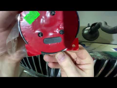 Видео: Замена эмблемы Skoda Oktavia A5