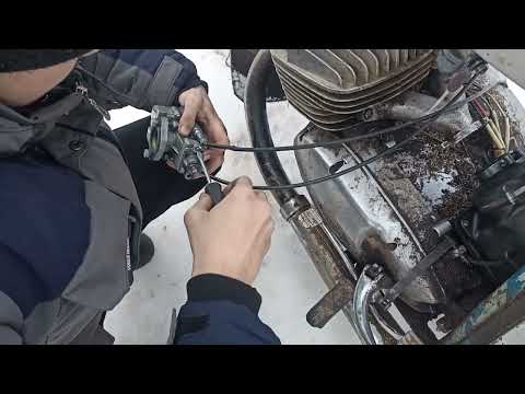 Видео: Замена карбюратора К36 на к62 на мотоцикле иж Юпитер 3