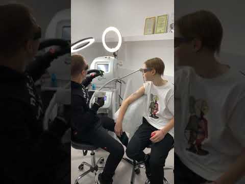 Видео: Удаление татуировки мальчику 15 лет