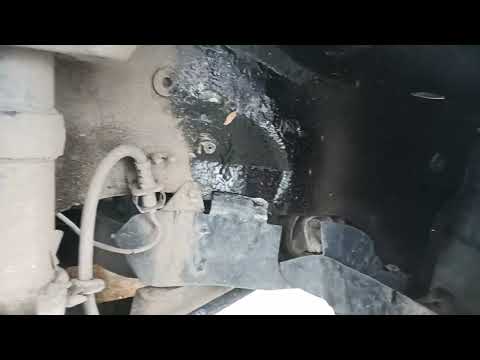 Видео: Установка грязезащитных заглушек рулевых тяг. (Лада Гранта).