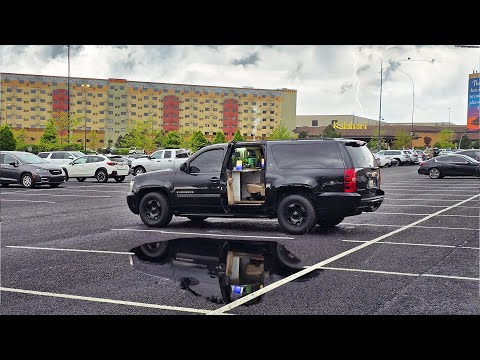 Видео: Мужчина был замечен в машине без опознавательных знаков, готовя ужин в аэрофритюрнице (Пенсильвания)