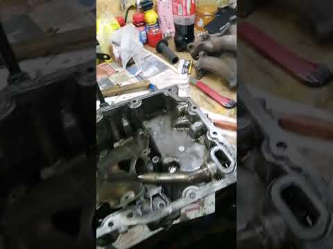 Видео: Опель Вектра С матор Z22SE снятие подона,и замены уплотнительного резинового кольца.