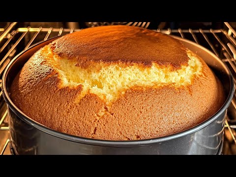 Видео: Пирог на 12 ложек за 5 минут! 🍋 Такой мягкий и влажный – тает во рту!