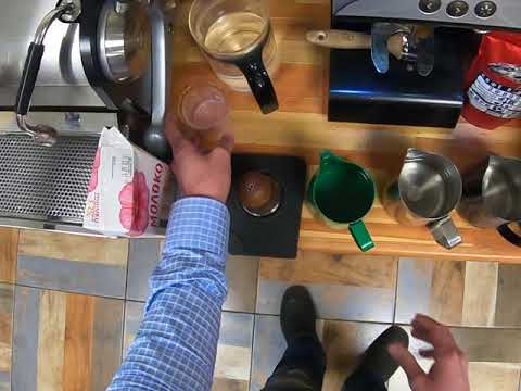 Видео: Взбивание молока