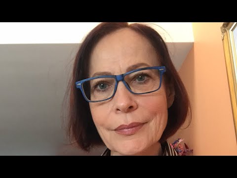 Видео: Я познакомилась с мужчиной, а он продолжает переписываться с другими. Что делать.