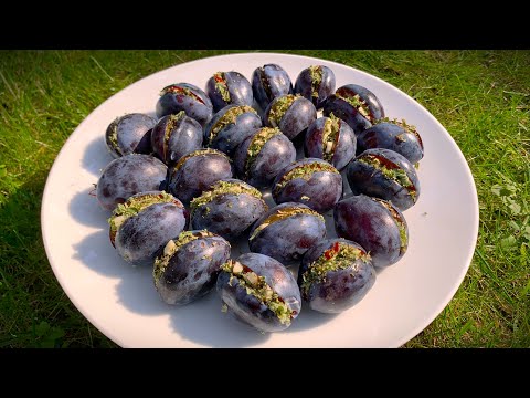Видео: Закуска из маринованных слив с чесноком и пряностями