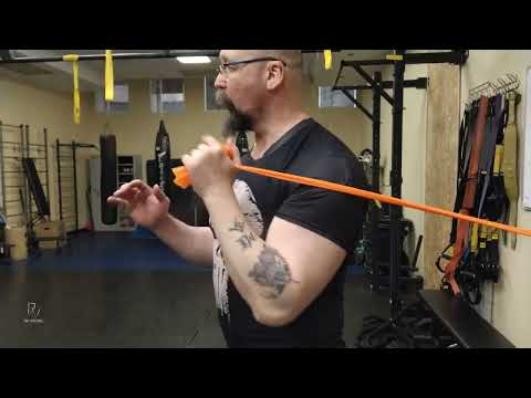 Видео: Боксёрская мышца - для длинного удара.