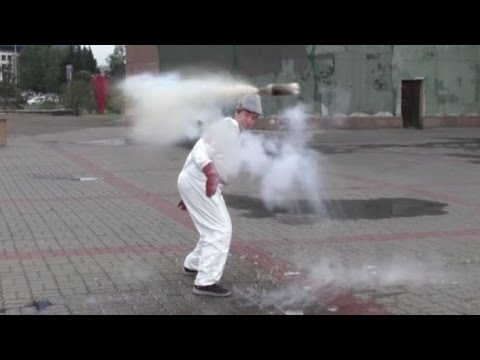 Видео: Ракета из Coca-Cola и жидкого азота. Coca-Cola and liquid nitrogen