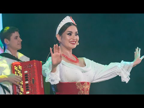 Видео: "Трактористка" - Ксения Белова. "Мелодии души моей". Синий трактор. Концертный ансамбль ЦДРА.