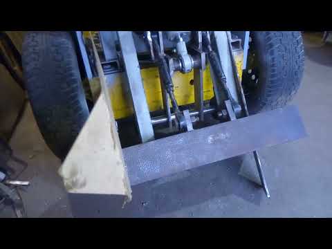 Видео: Сделал узел опрокида) На очереди плита быстросъема для навесного оборудования.