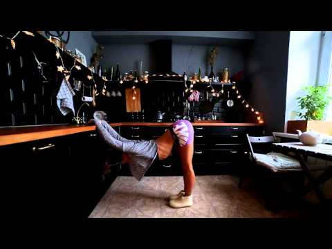 Видео: Пока кипит чайник. Утренняя зарядка на Кухне