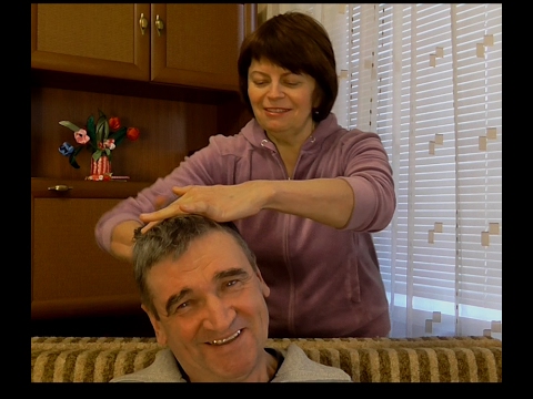 Видео: МАССАЖ ГОЛОВЫ. Как улучшить рост и густоту волос.  Делаю массаж головы мужу.