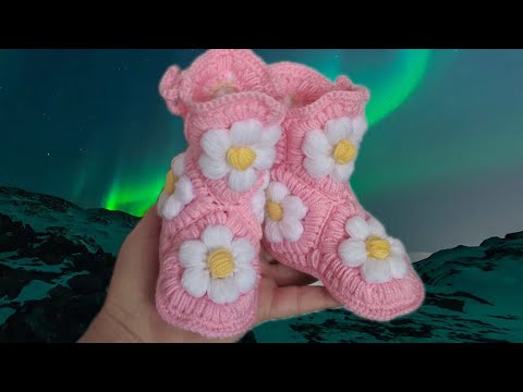 Видео: Тапочки сапожки крючком на девочку от 0 до 1 года. How to crochet home slippers, boots. Мастер класс