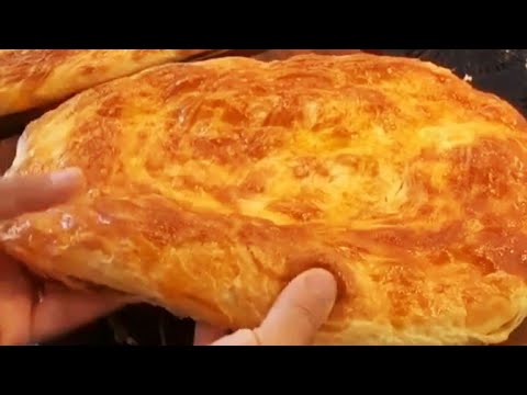 Видео: Мука+Молоко и ЛУК💯💣!Я не Устаю их Готовить!Обалденная Вкуснота к чаю за копейки!Слоеная леп.с луком