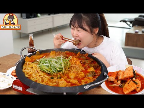 Видео: Mukbang | Фруктовое мороженое, толстая кишка и нарезанная говядина в горячем горшке. Редька Кимчи